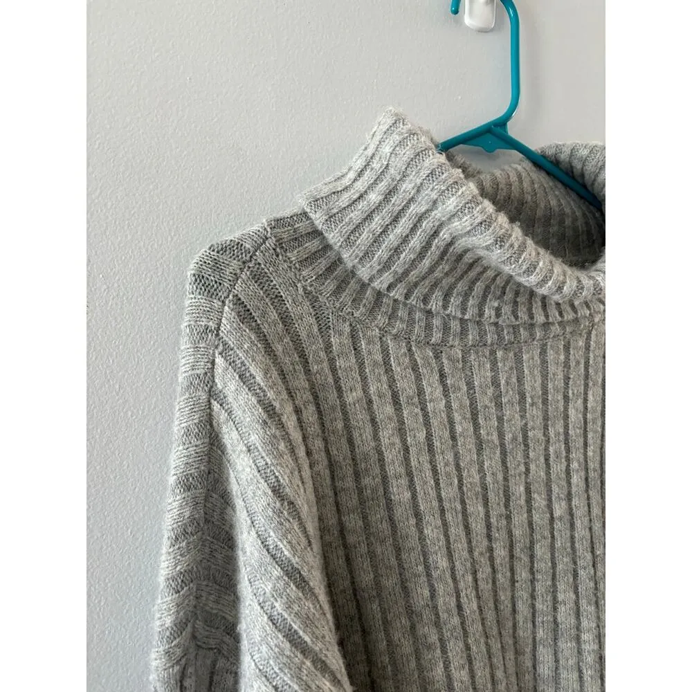 Forever 21 Sweater Women's Medium Gray Ribbed Turtleneck Knit Minimalist - Image 2