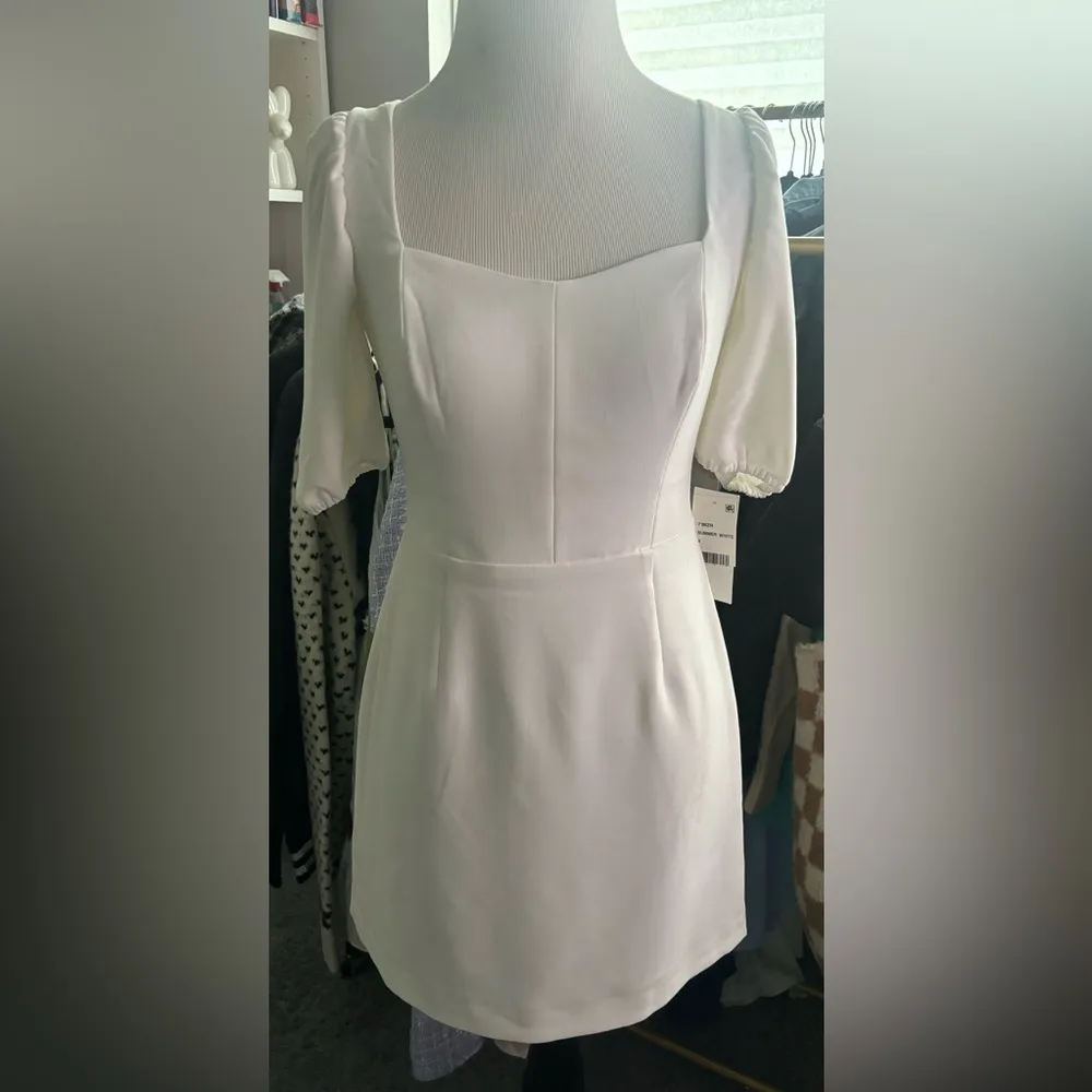 $149  Women's White Square Neck Back Cutout Dress Size US 4 - Image 4