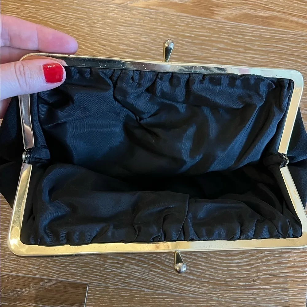 Fabric vintage clutch with a metal closure - Image 4