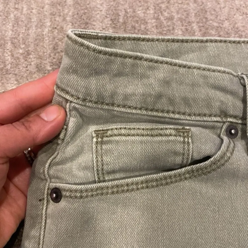 Universal Thread army green shorts 8 - Image 5