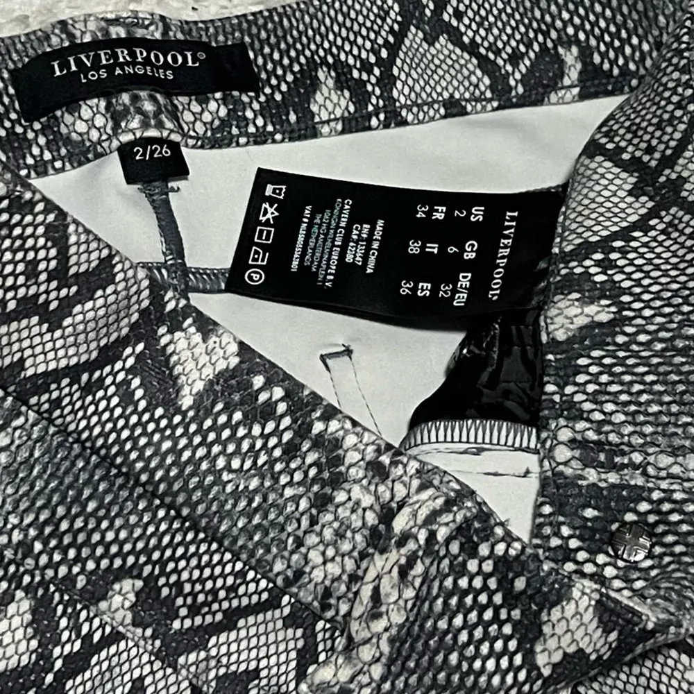 NEW Liverpool Python Leggings Pull On Pants Gray White Black Mid Rise 2/26 - Image 5