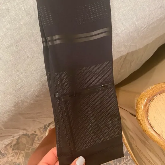 Lilybod black leggings - textured calf - Image 2