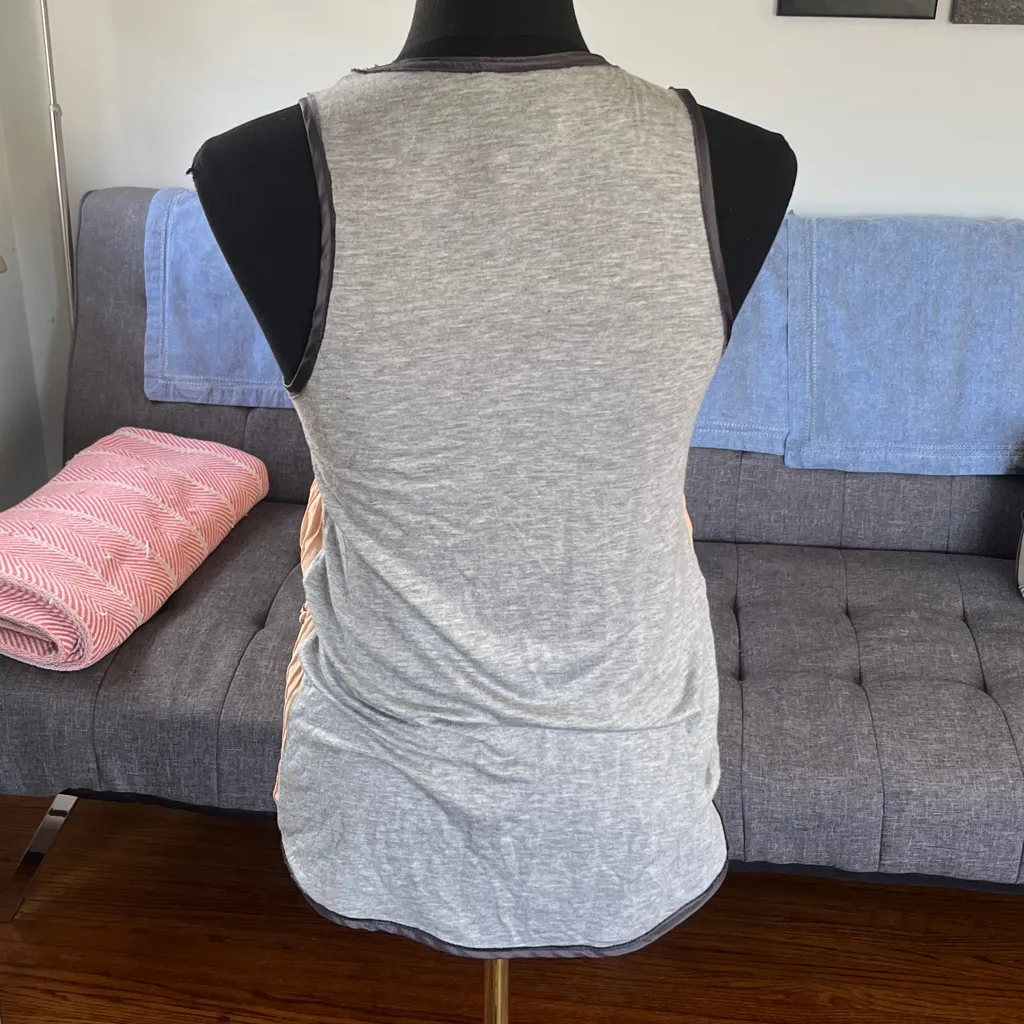 Anthropologie brand Dolan Embroidered Tan and Purple Tank Top size XS - Image 3