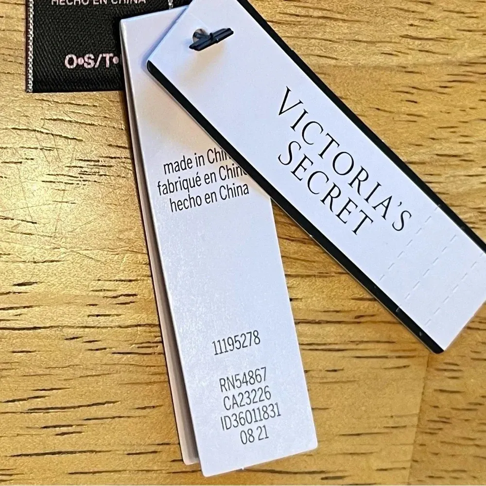 Victoria’s Secret scarf, new with tags - Image 5