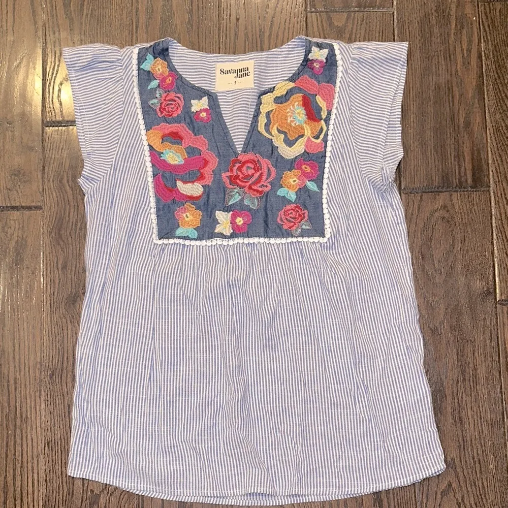 SAVANNA JANE Blue Striped Top with Vibrant Floral Embroidery size small - Image 2