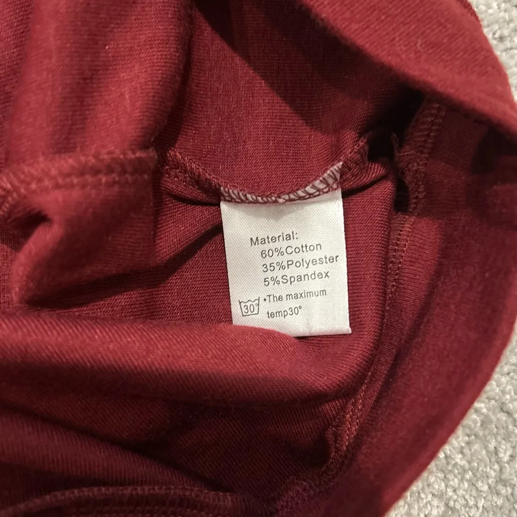 Elegant Burgundy Crew Neck Sweater Size Small Red - Image 4