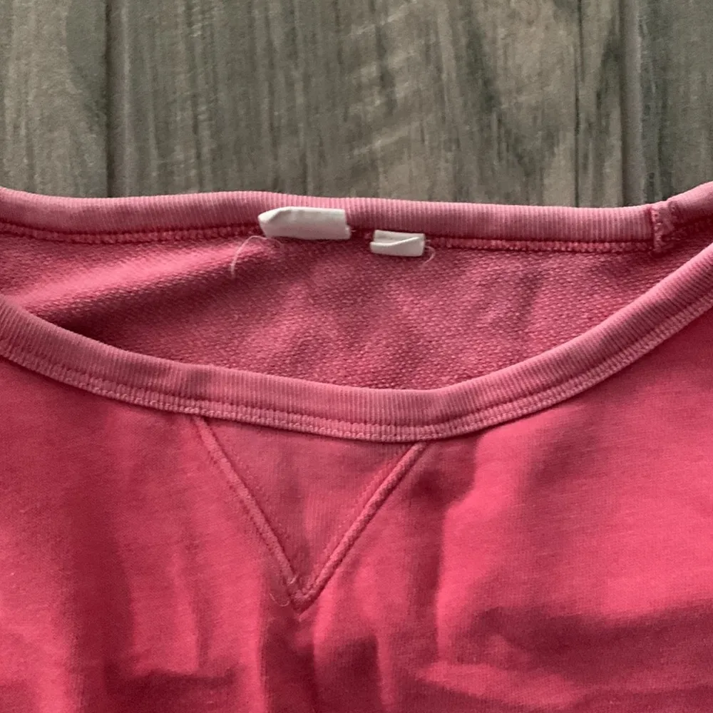 Gap pinkish red faded sweatshirt - Image 2
