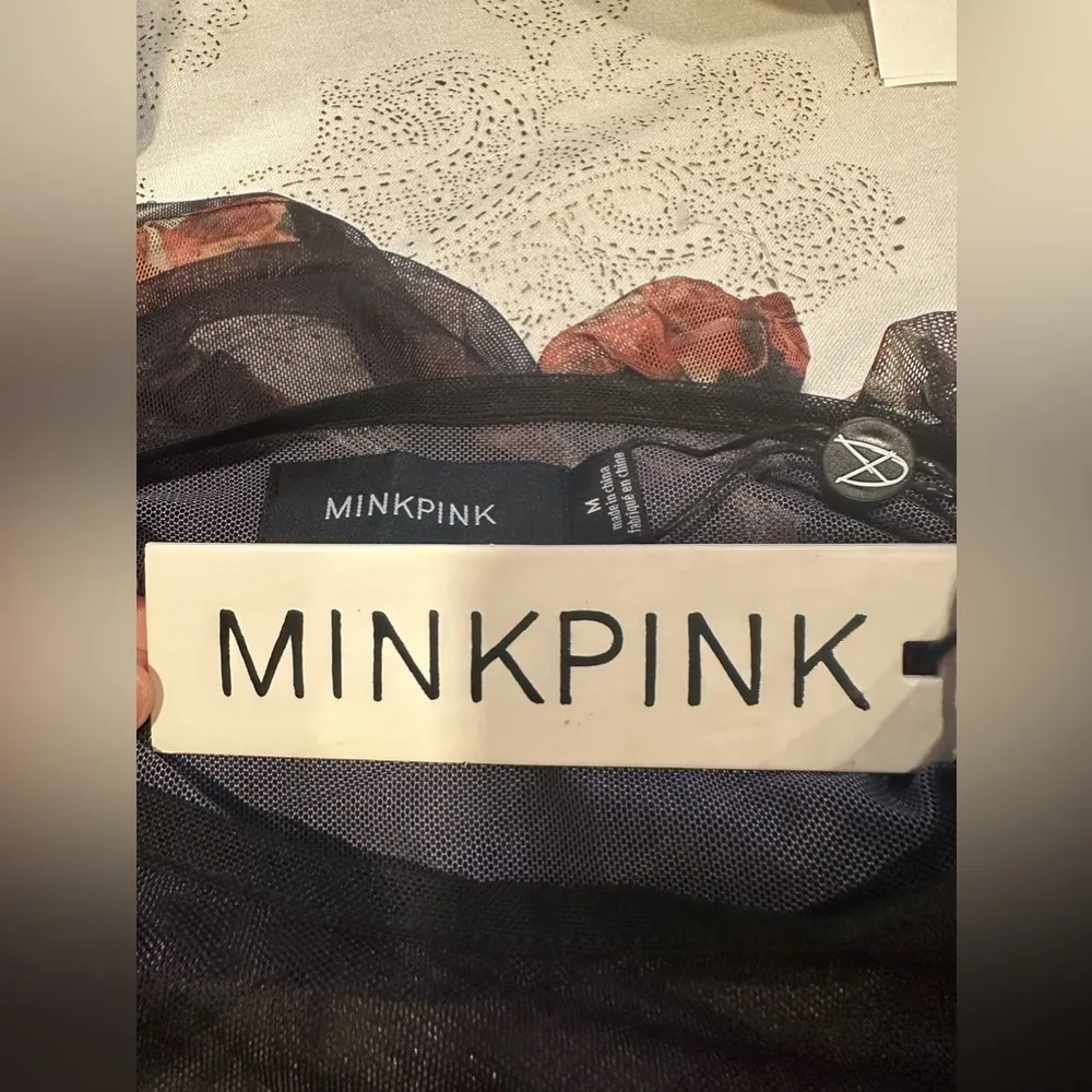 NWT Minkpink Wallflower Mesh Crop Top BLACK AND PEACH FLOWERS SZ M - Image 8