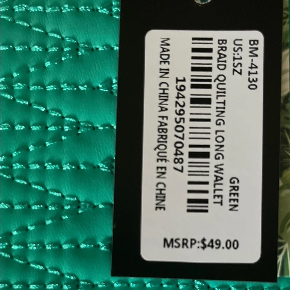 NWT Badgley Mischka Quilted Chevron Pattern Large Zip Around Vegan Wallet - Image 8