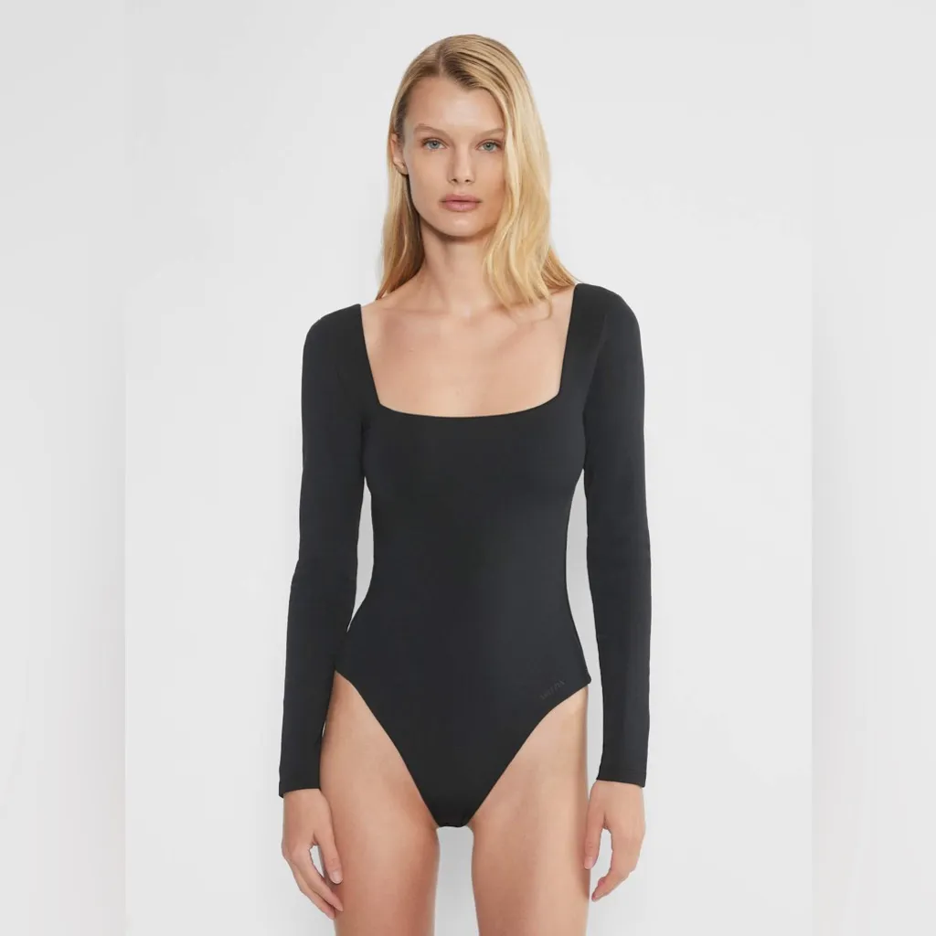 Aritzia Contour Cheeky Squareneck Longsleeve Bodysuit - Image 2