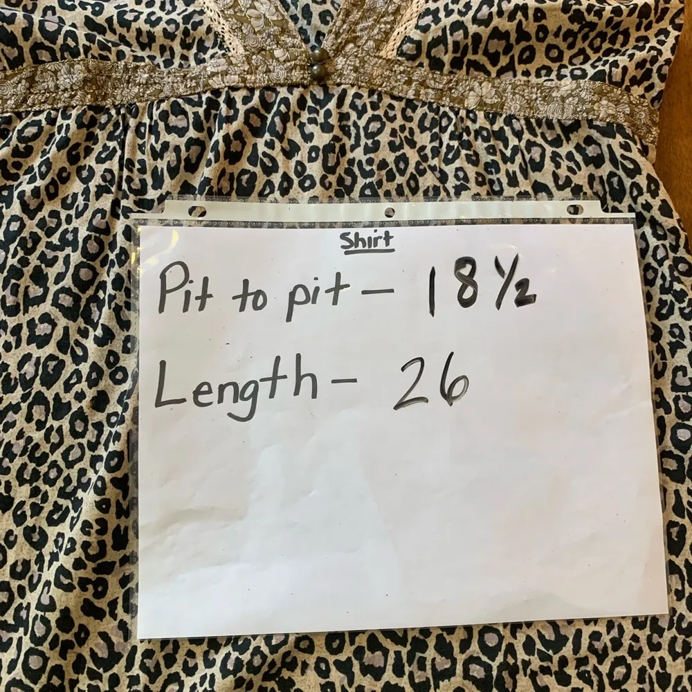 Sanctuary top women’s XS animal print brown black tan tie backV-neck gol… - Image 3