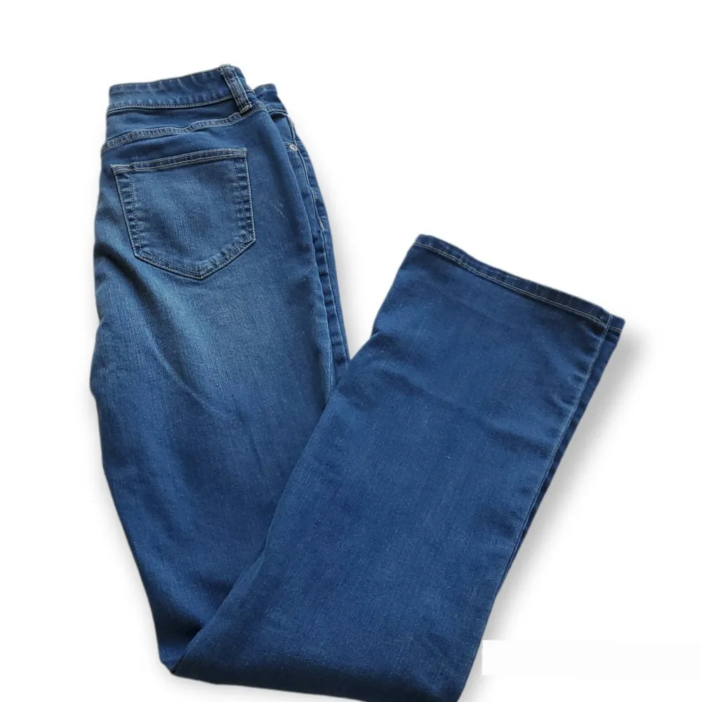 𝅺St John's Bay size 6 bootcut leg medium wash denim jeans - Image 2