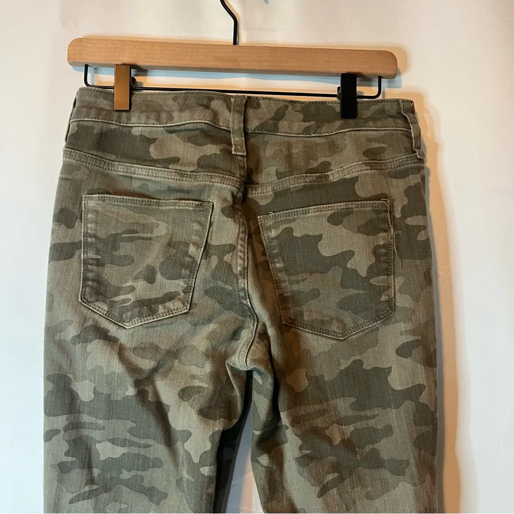 Universal Thread Olive Camo Skinny Jeans - Image 4