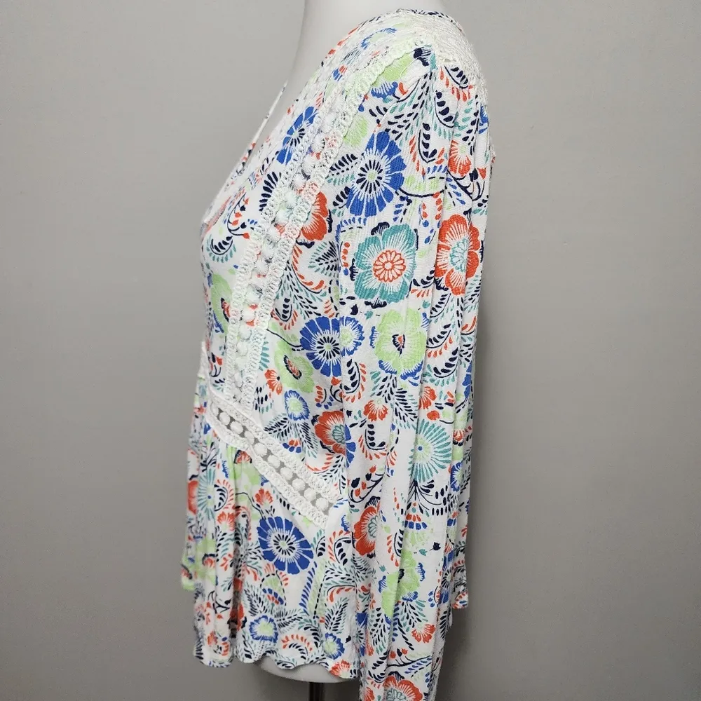 Red Camel Blue & White Floral Cochet Detail Bell Sleeve Knit Top Size Medium - Image 6