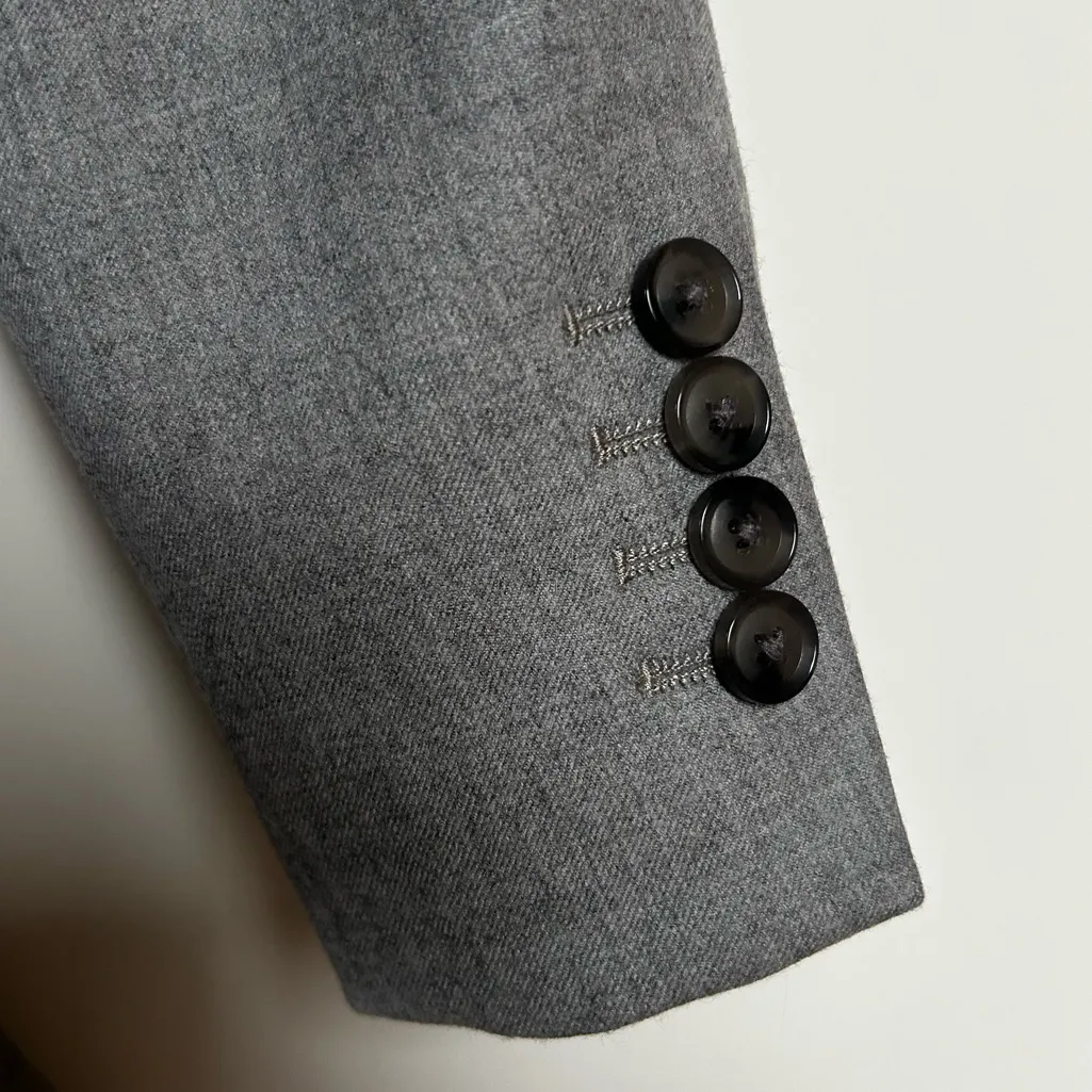 Banana Republic Standard Wool Flannel Blazer in Gray Flannel Size 6 Gently Used - Image 7