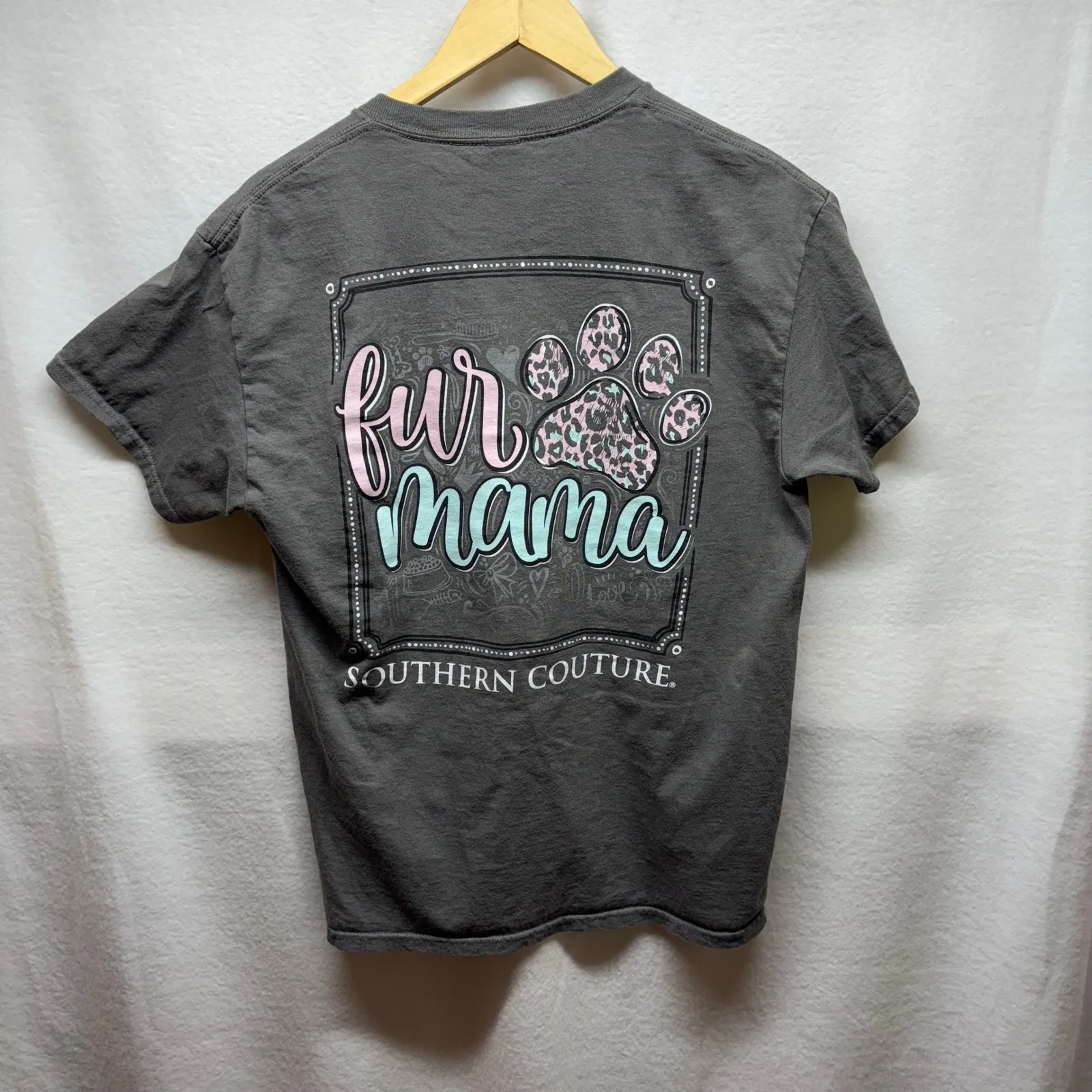 Southern Couture Fur Mama Paw Print‎ Gray Tee Women's Size M Gildan Heavy Cotton - Image 4
