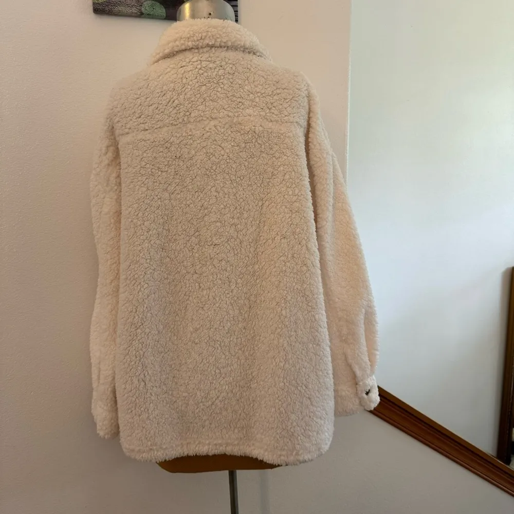 New  Cozy Sherpa Shacket, Women's jacket Size M/L Cream - Image 4