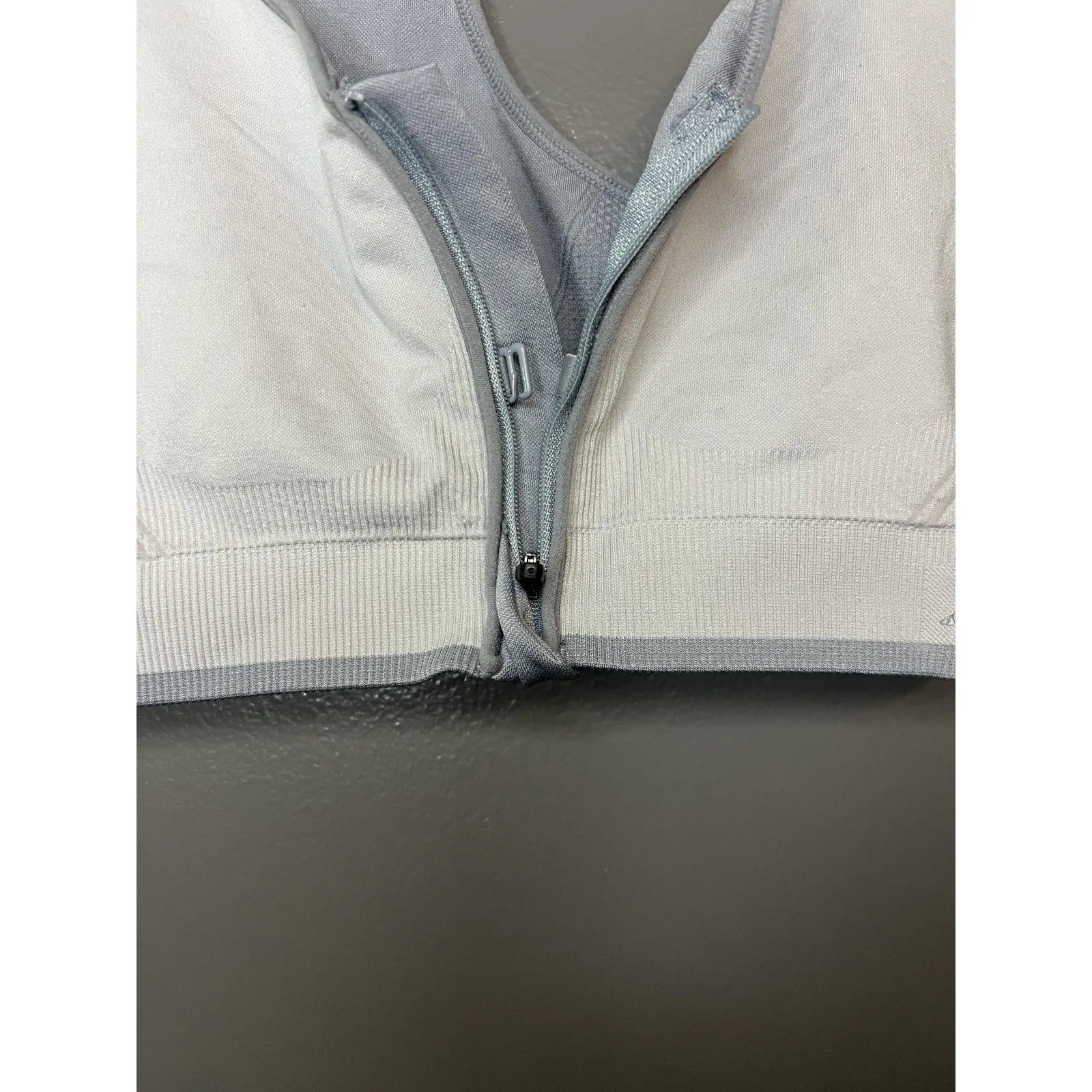 Avia Sports Bra Womens Medium Gray Zip Front Racerback Lightly Lined Seamless - Image 4