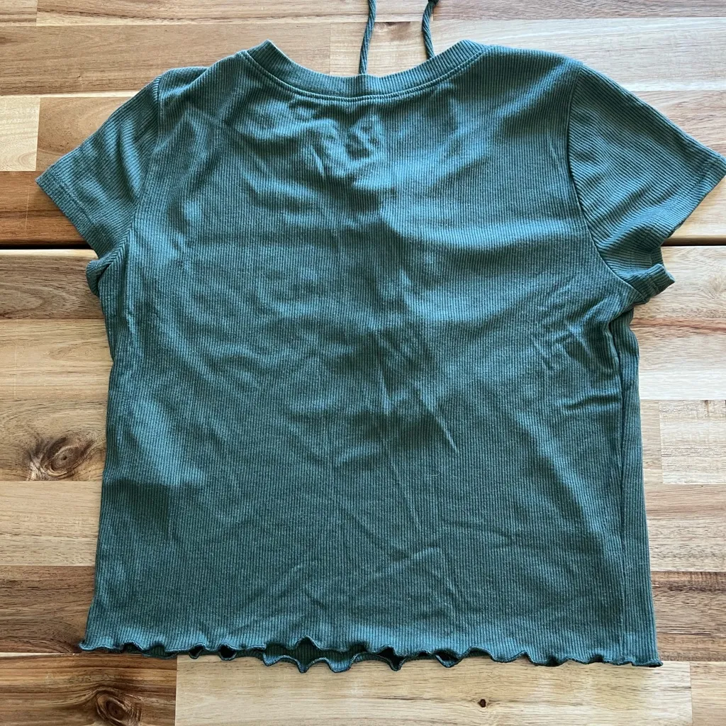 HOLLISTER Must‎ Have Collection army green crop top in size XS - Image 2