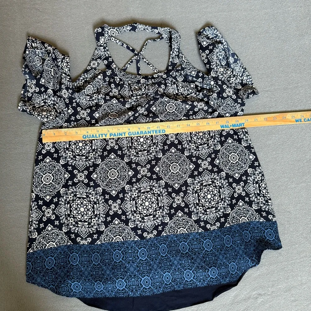 Iz Byer Navy and Cream Patterned Cold‎ shoulder summer Blouse size L polyester - Image 12