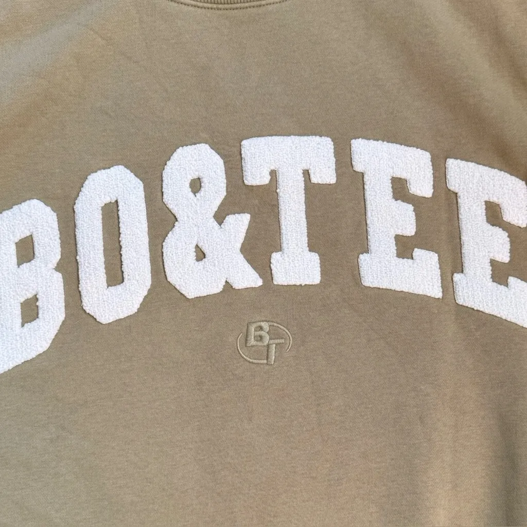 Bo & Tee Classic Crewneck Sweatshirt S/M Olive | Faux Shearling Varsity Letters Tan Size undefined - Image 6