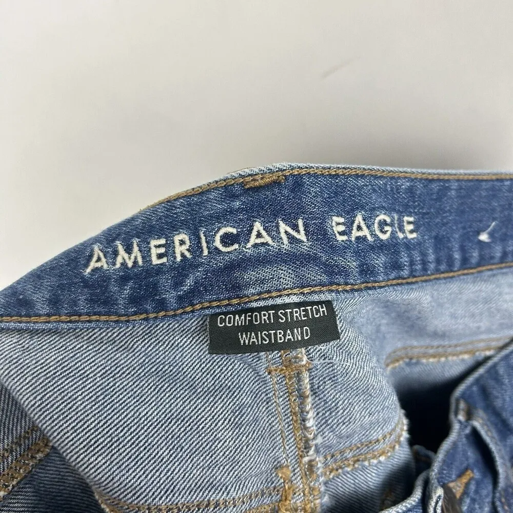 American Eagle Jeans Women's size 4 90s Boyfriend Ripped distressed comfort - Image 3