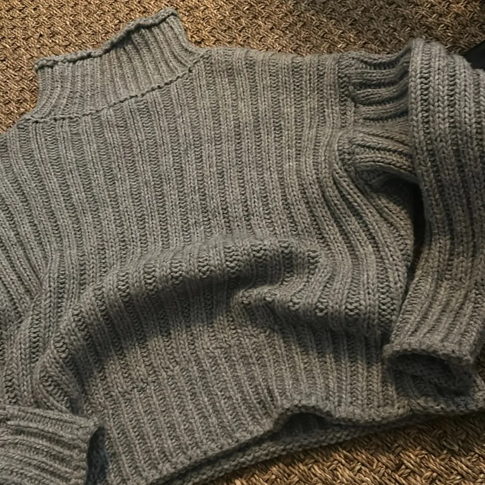 H&M Thick‎ Grey Knit Turtle Neck Sweater Size Medium - Image 4