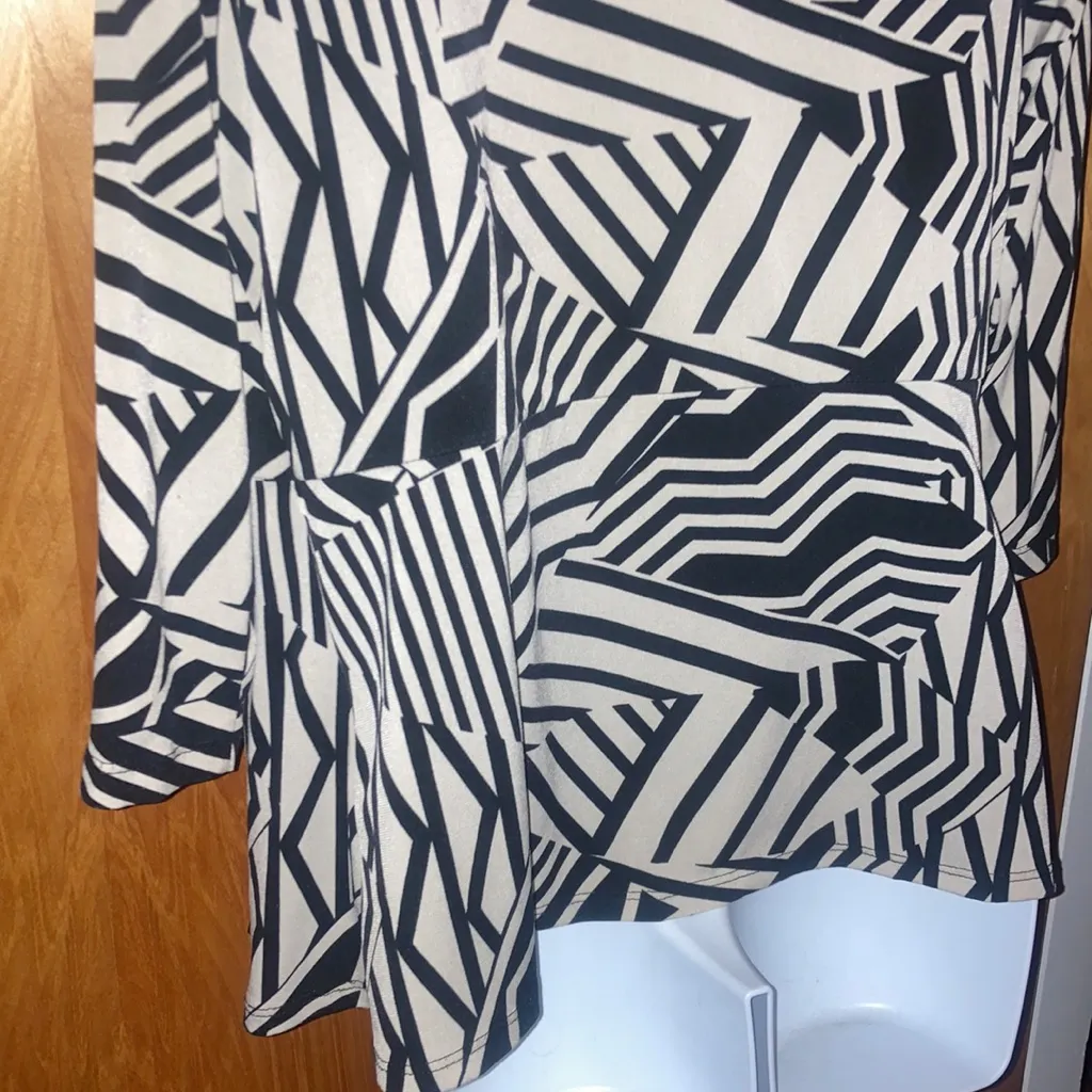 Black & White Zigzag Striped Dressbarn Shirt - Image 7