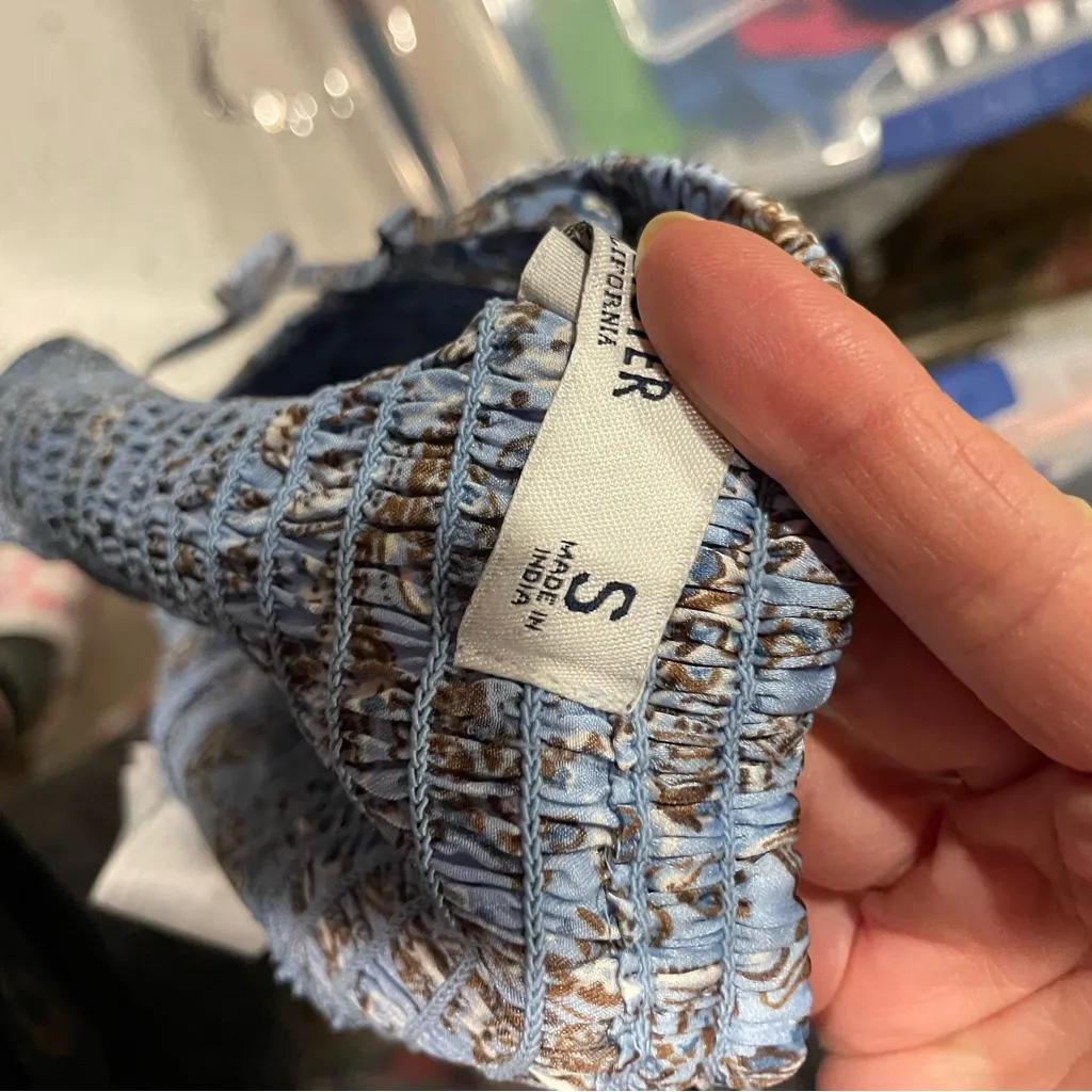 Cute Hollister blue silky paisley scarf print triangle crop top smocked back Y2K - Image 8