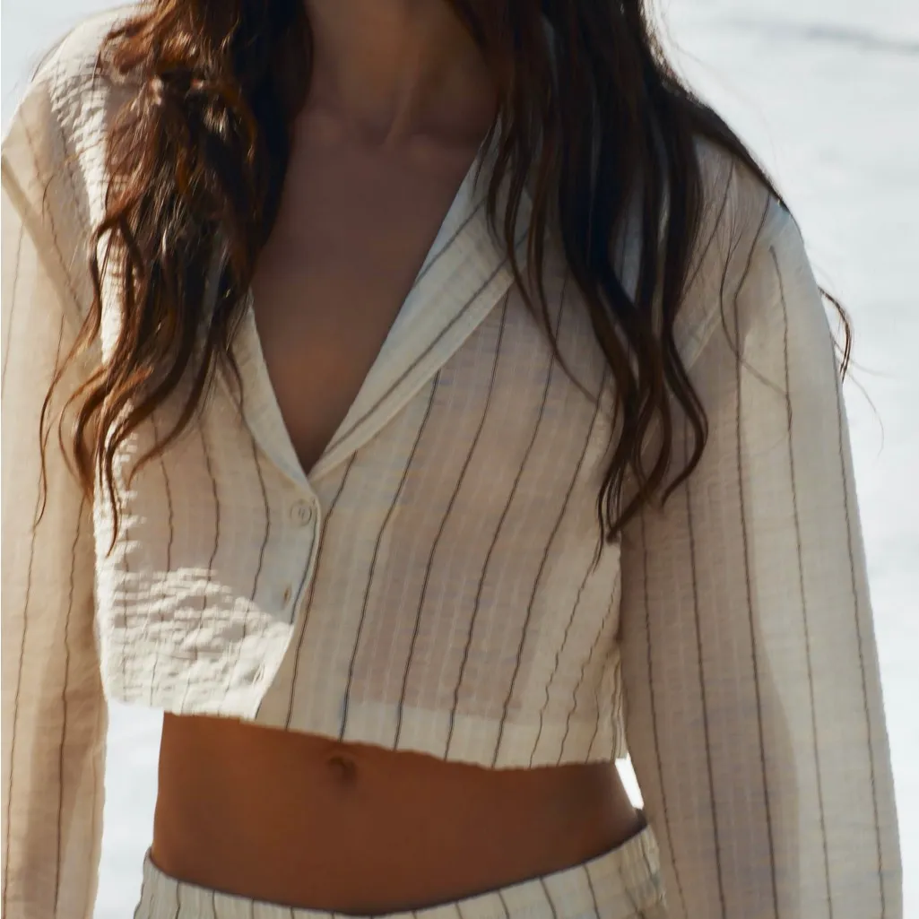 Zara NWT wrinkled effect long sleeve collared button front cropped shirt - Image 8