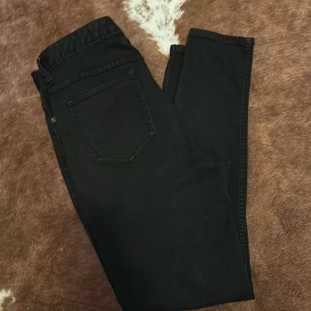 Free People Black skinny jeans with ripped knees - size 29 - Image 3