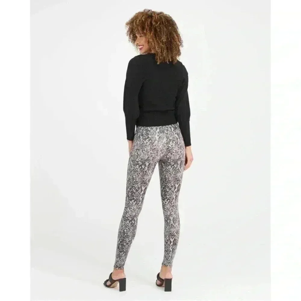Spanx Faux Leather Snake Shine Leggings in Grey‎ Snake XS NWT - Image 2