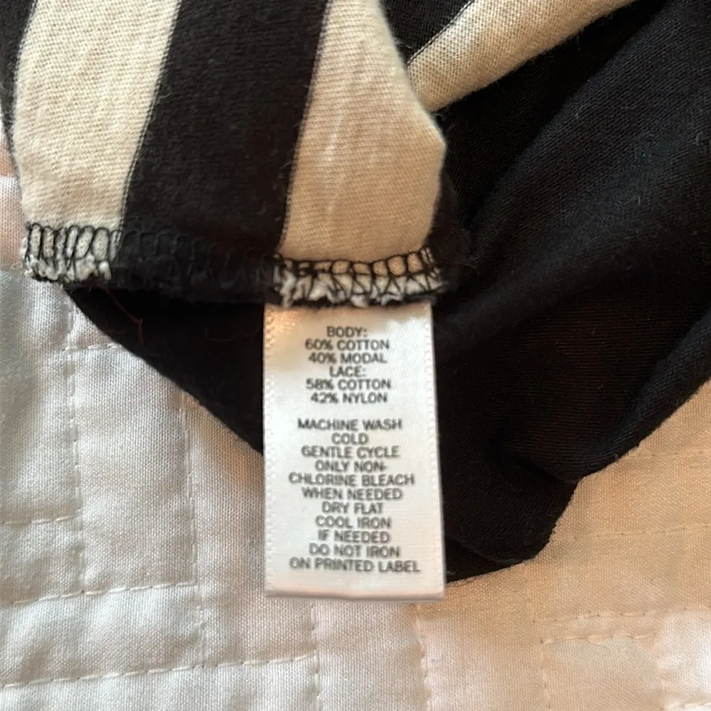 Ann Taylor Loft Black and White Lace Style Tank Size XL - Image 4