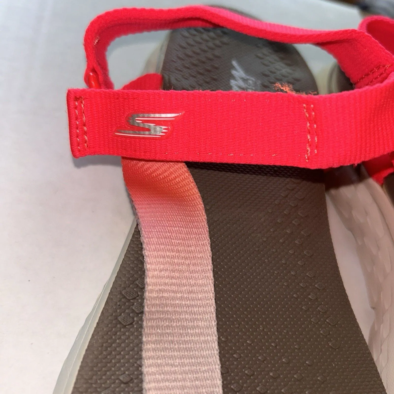 Skechers Goga Max Strappy Sandal Gray Pink Ombré Womens US Size 9‎ Beach Walking - Image 6