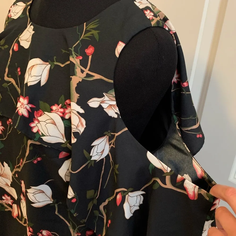 Saks Fifth Avenue black floral dress - Image 5