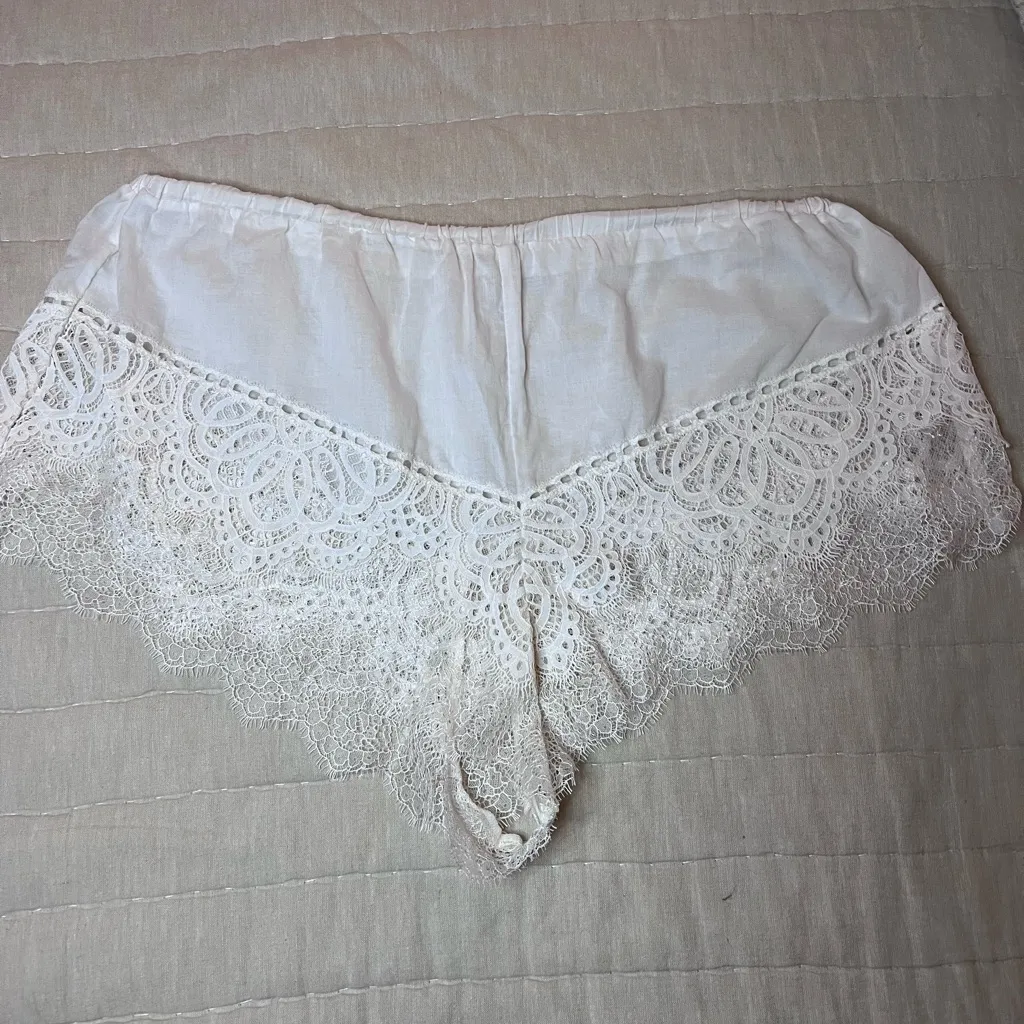Victoria’s Secret Elegant White Lace Women's Sleep Booty Shorts Size Large - Image 3