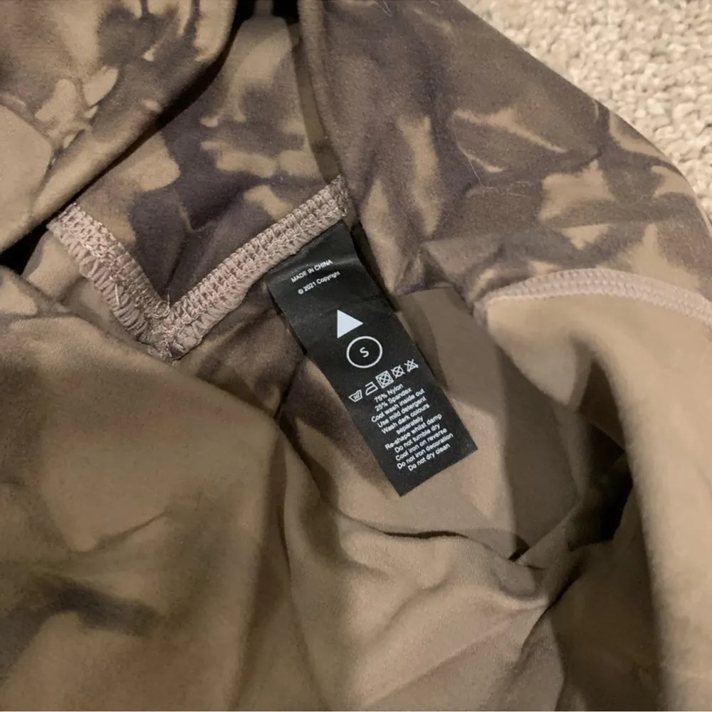 Vitality Leggings / Lava Rock / Small - Image 3