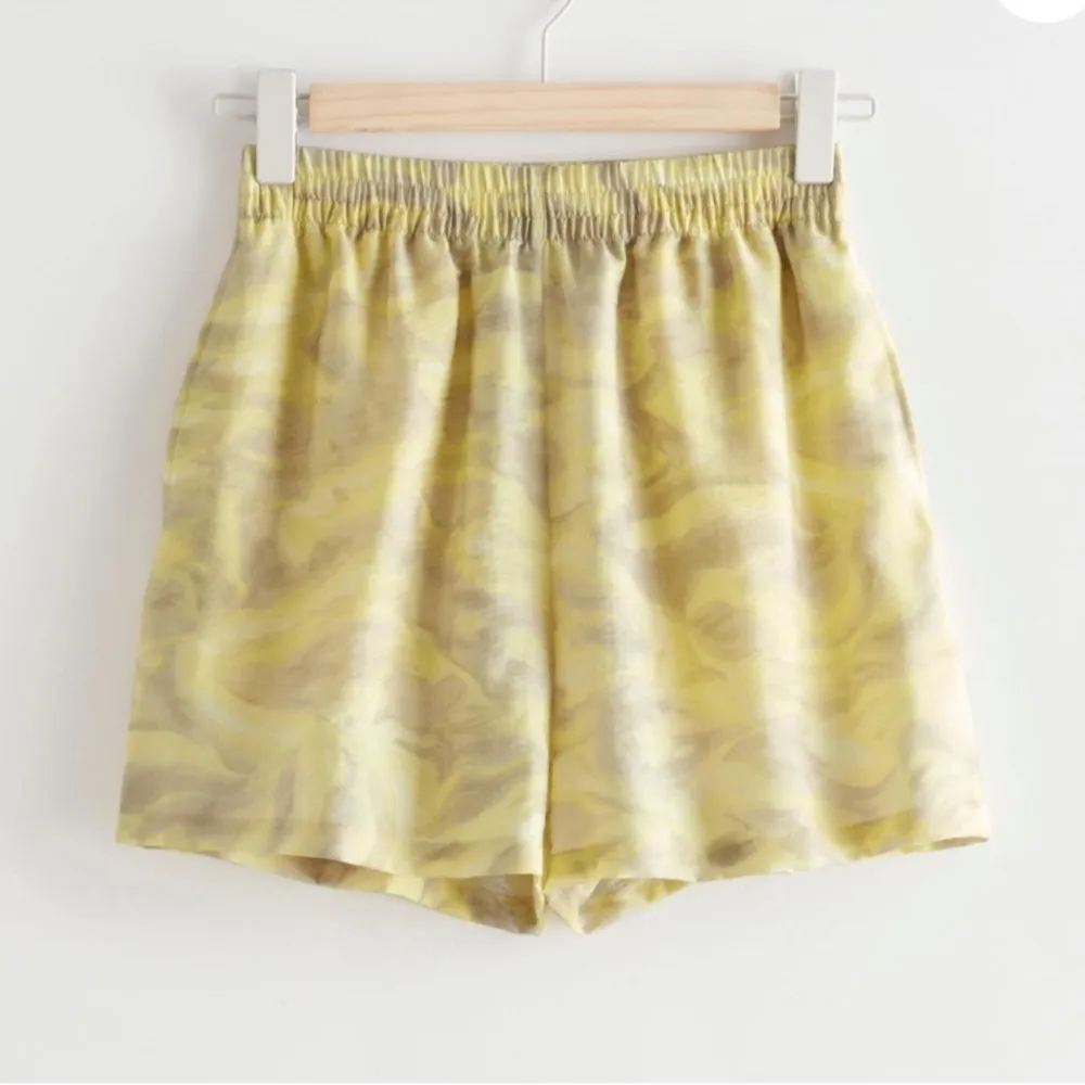 & Other Stories Water Color Printed High Waist Shorts Size L Large Yellow - Image 3