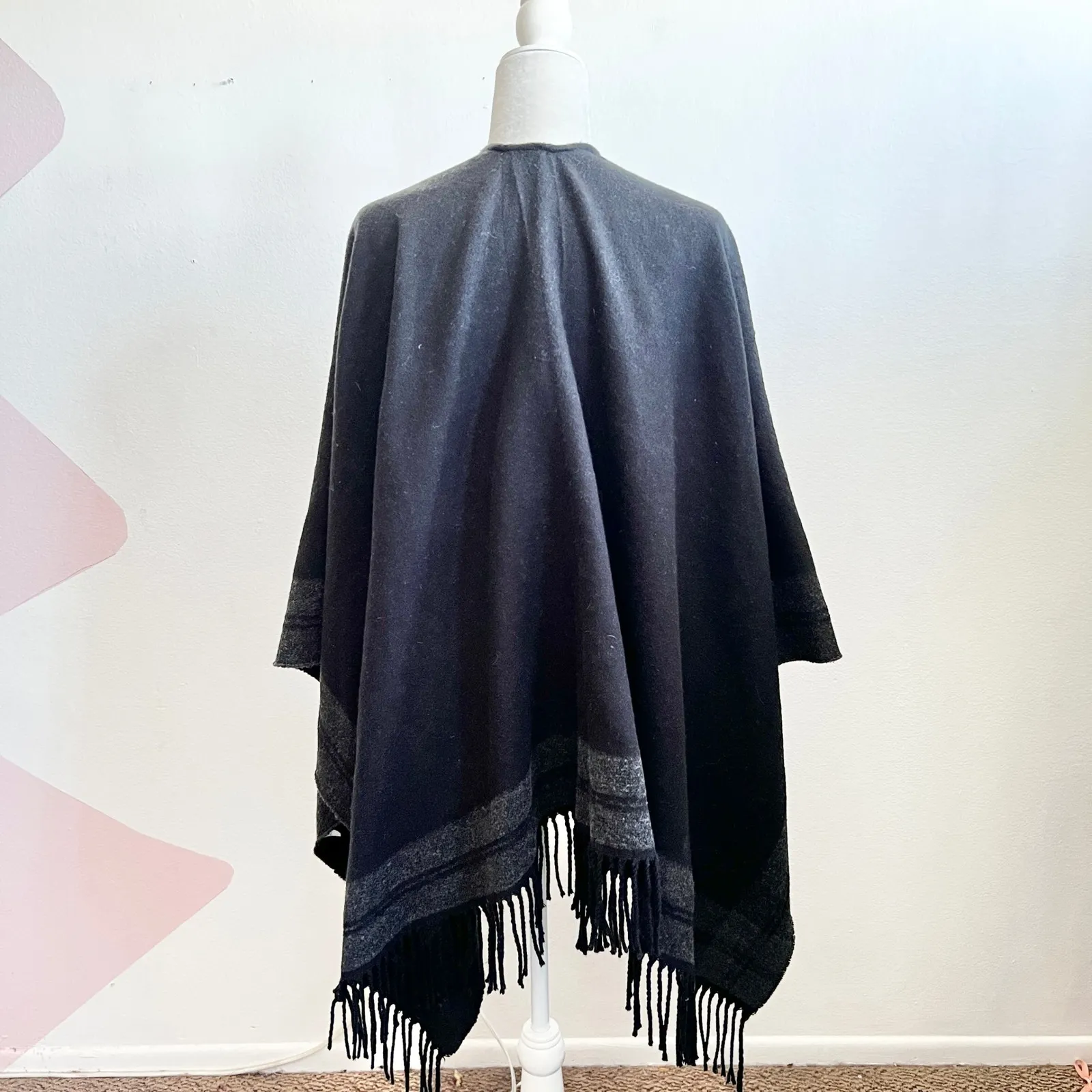 Uniqlo Womens Black Poncho Shawl Wrap One Size Winter Cold Old Money - Image 2