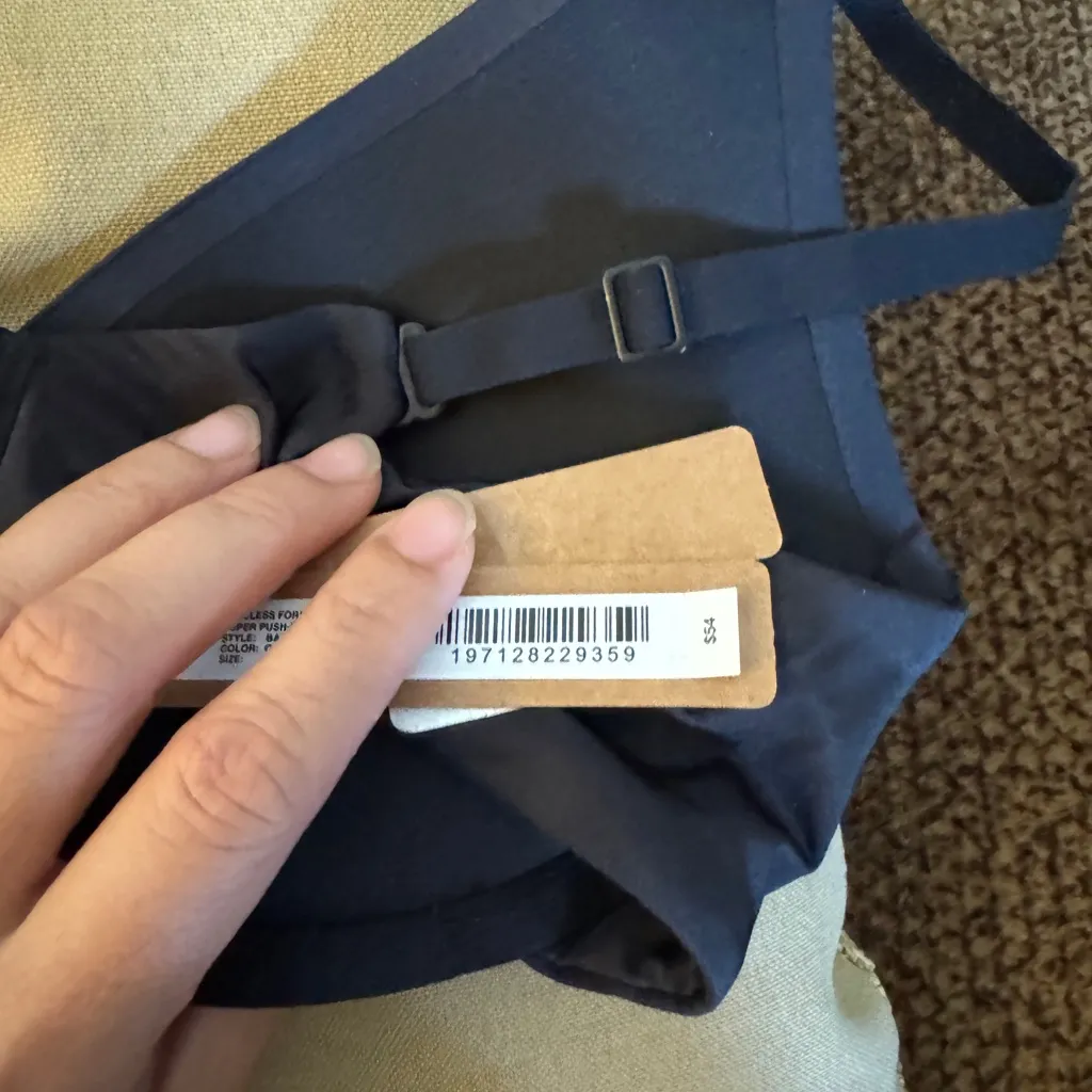 SKIMS Wireless  super push up - Image 4