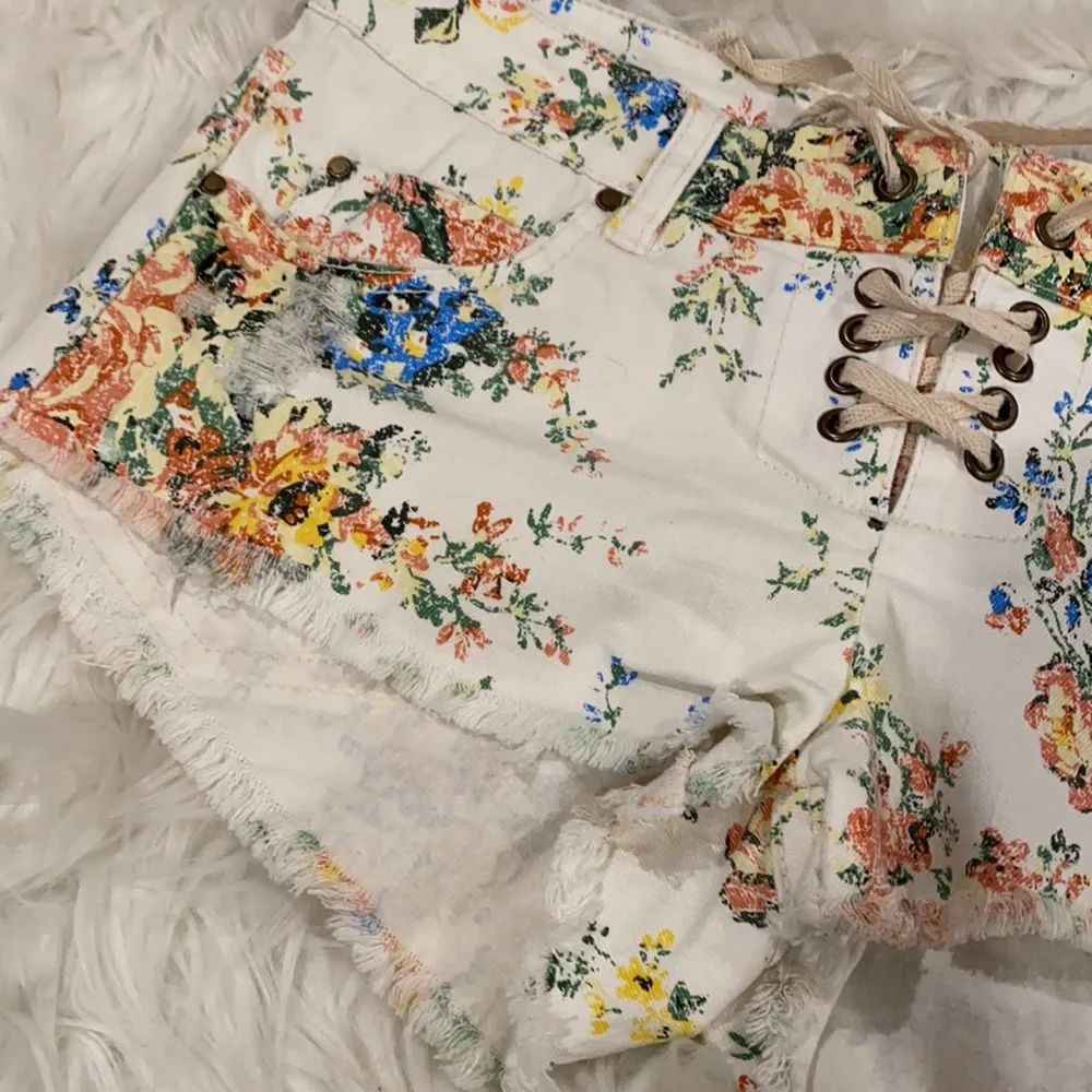 Billabong Lite Hearted Floral Lace Up Shorts - Image 9