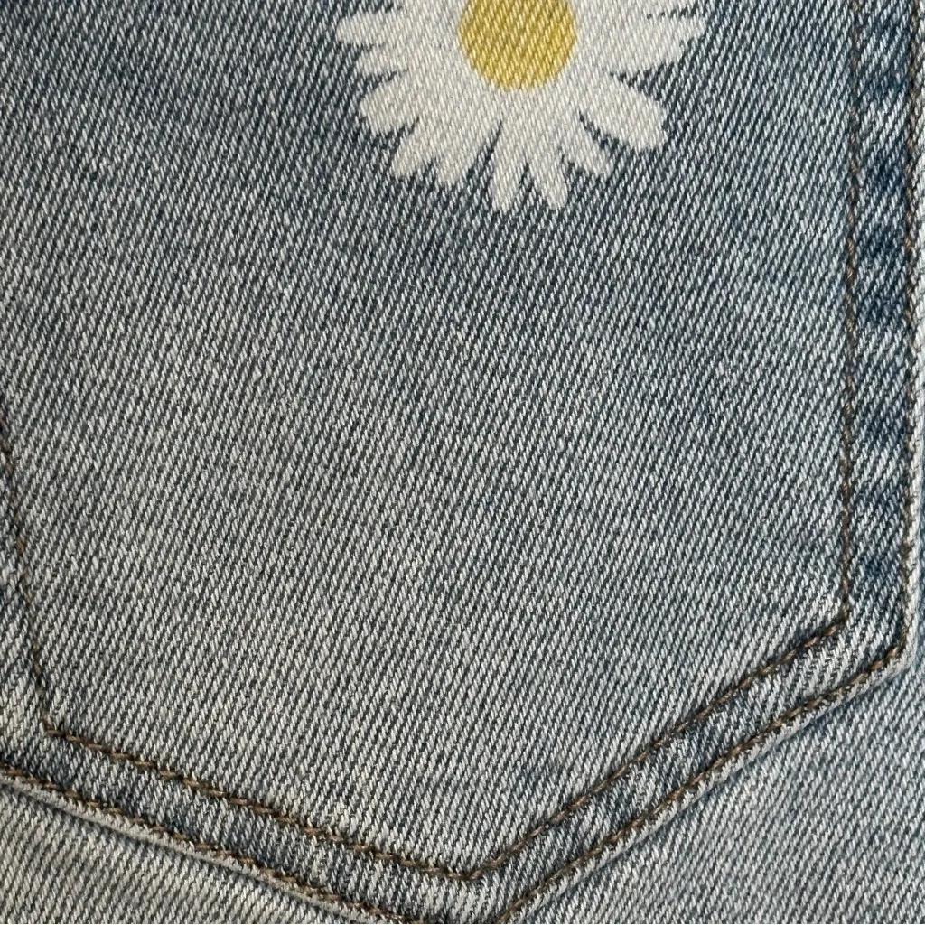 Material Girl Sunflower Cutoff Jean Shorts Juniors Size 3 - Image 4