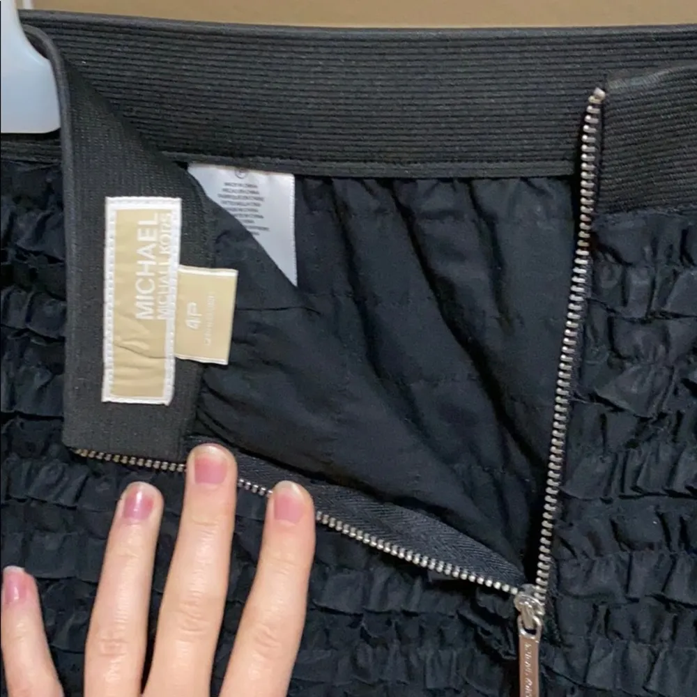 Michael Kors MK ruffle black mini skirt size 4p - Image 3