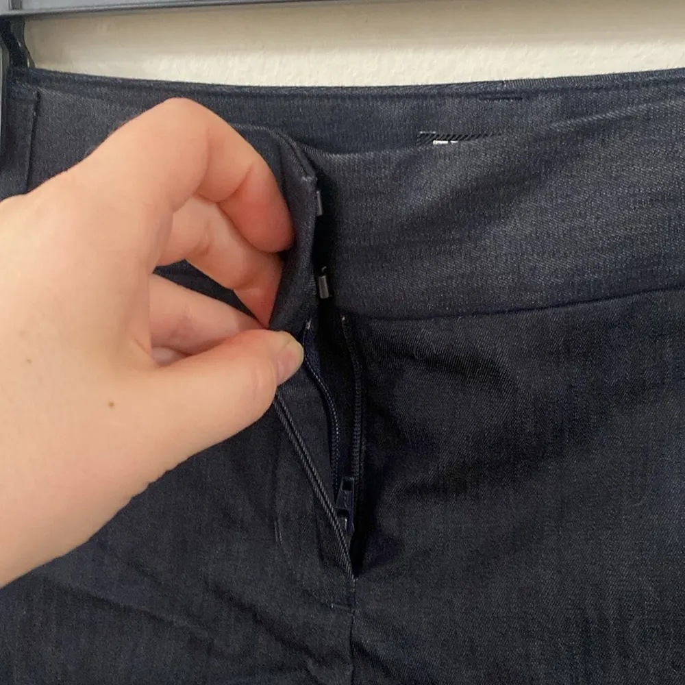 Express editor twill cuffed navy mini shorts 4.5” inseam size 2 - Image 5