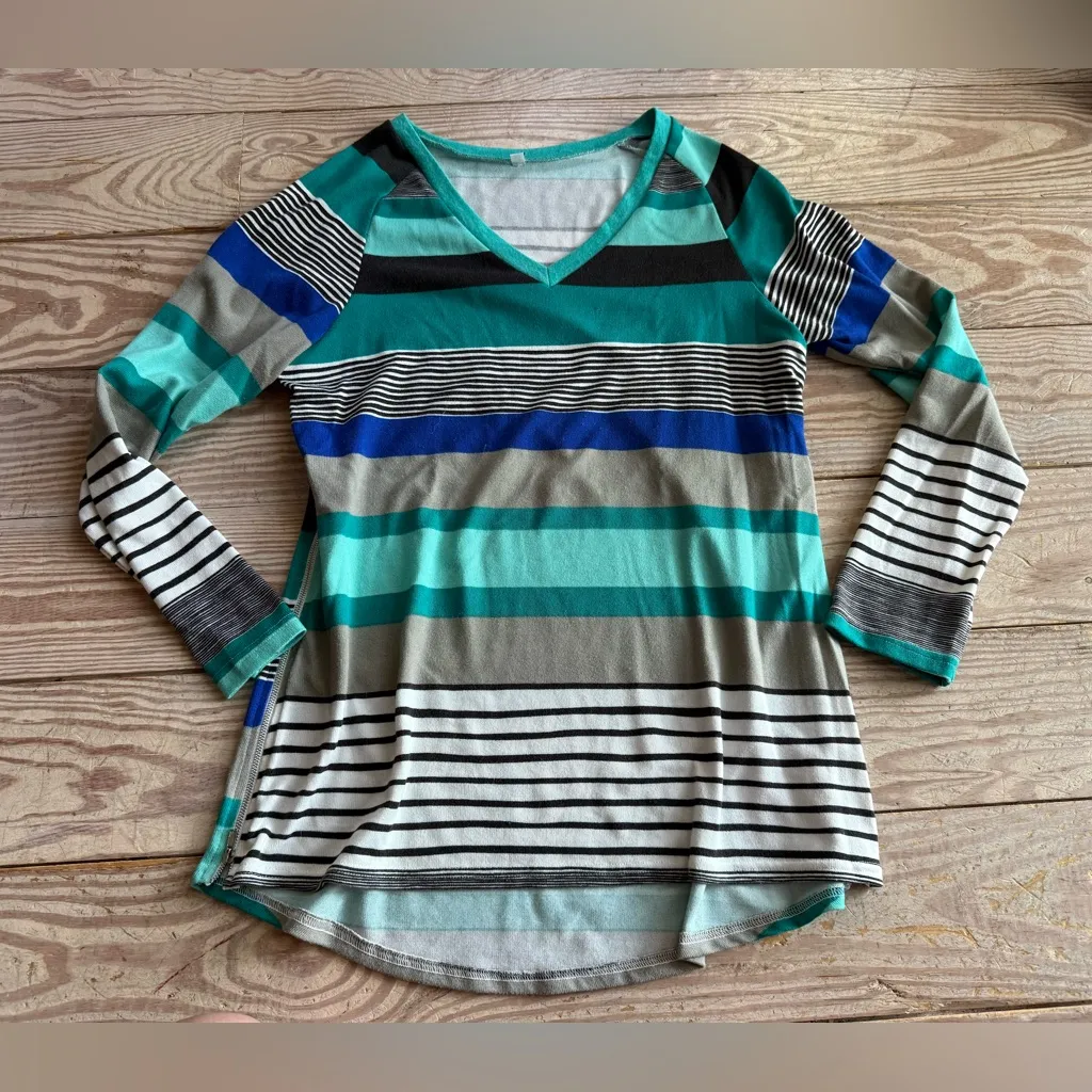 Amazon Striped V-Neck Long Sleeve Top size M - Image 2