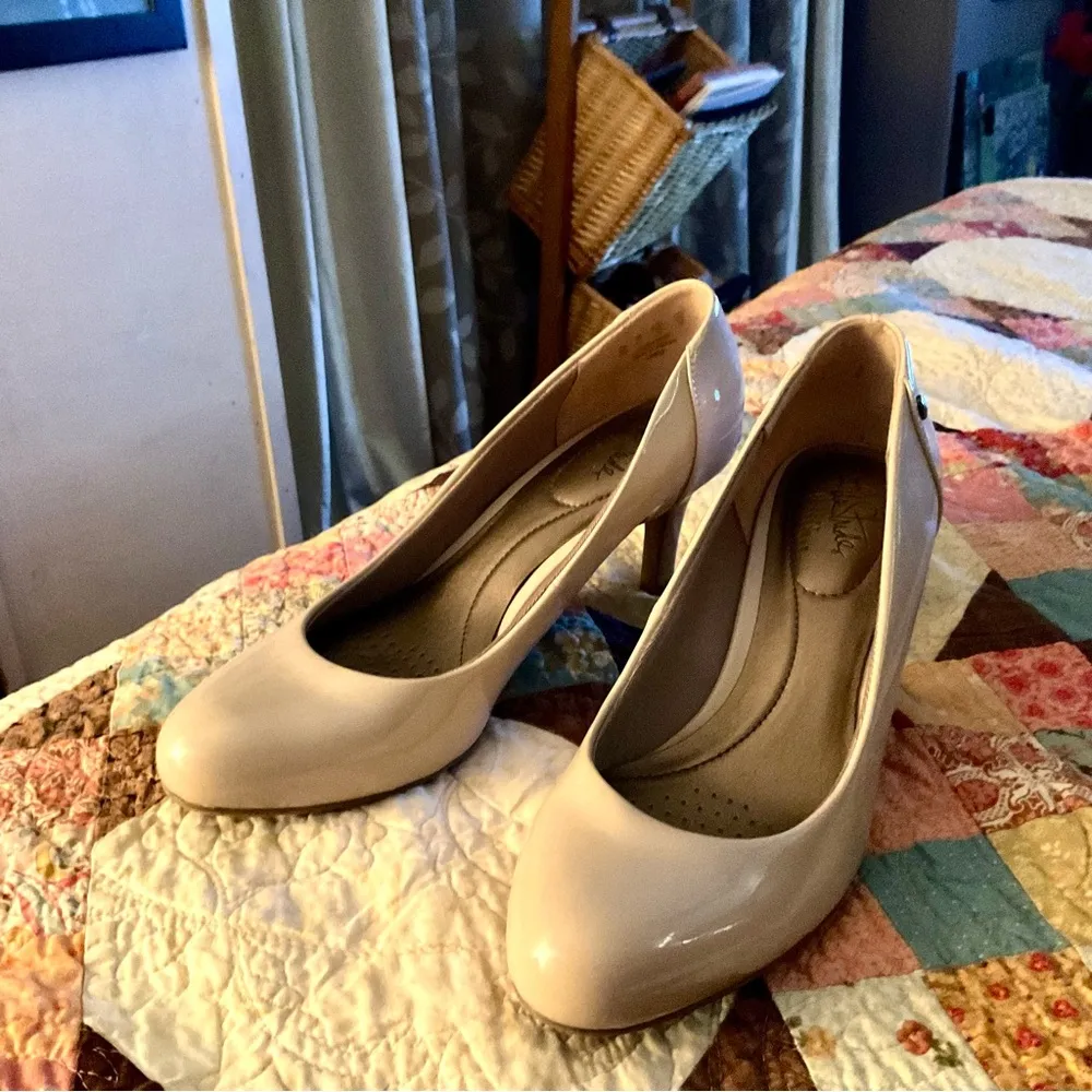 Lifestride  Lively Cream Pumps - Image 3