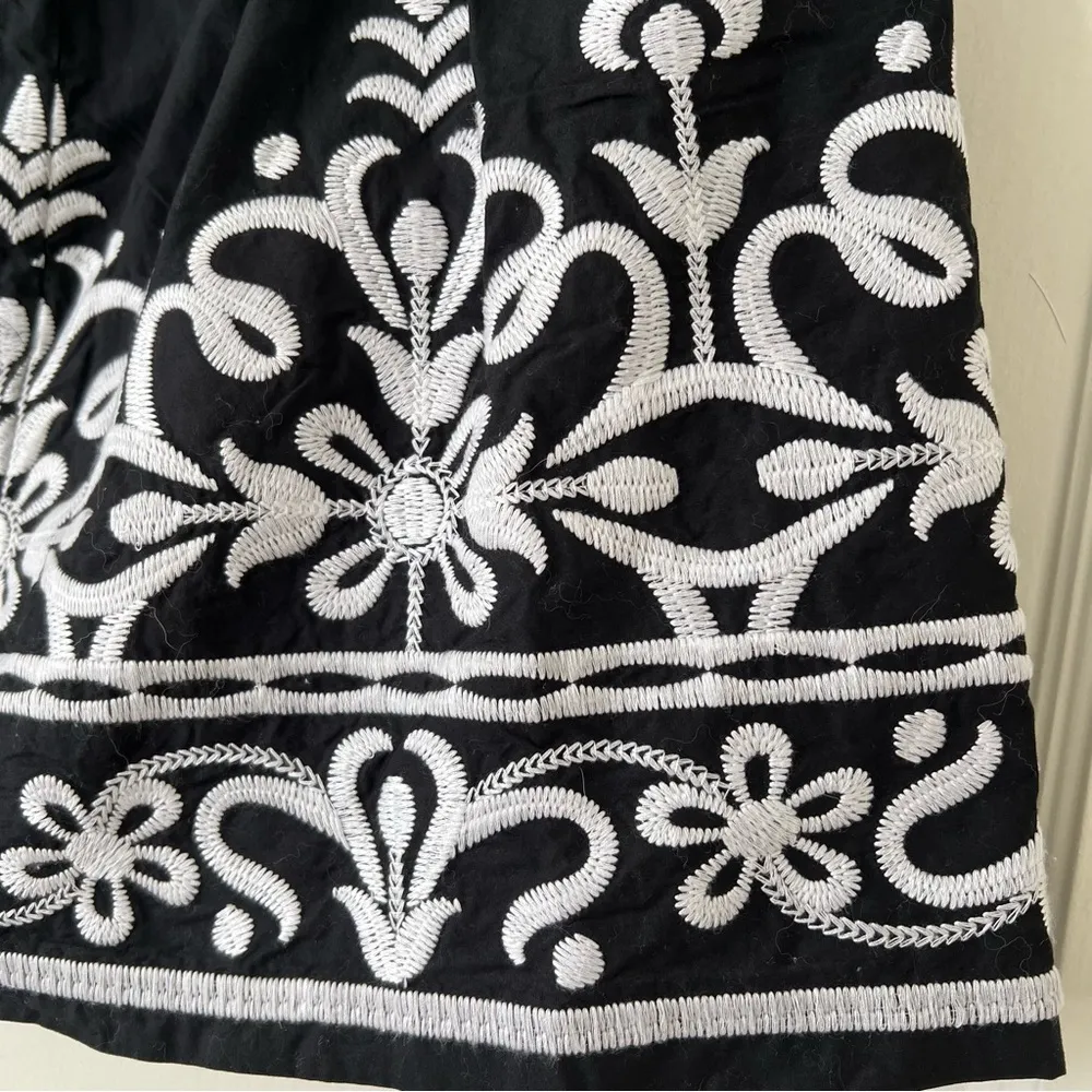 INC International Concepts Black White Floral Embroidered Full Puffy Skirt 4 EUC - Image 3