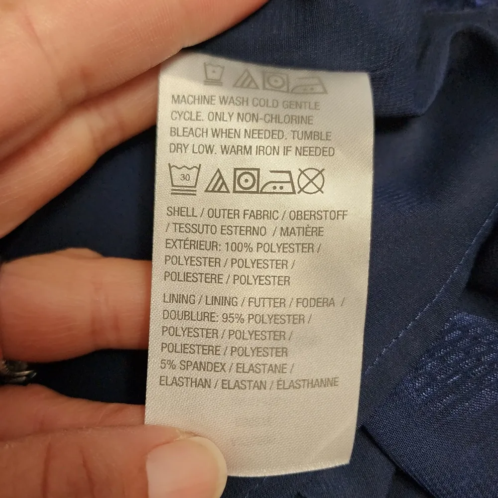 Isaac Mizrahi navy swiss dot split neck blouse size medium - Image 7