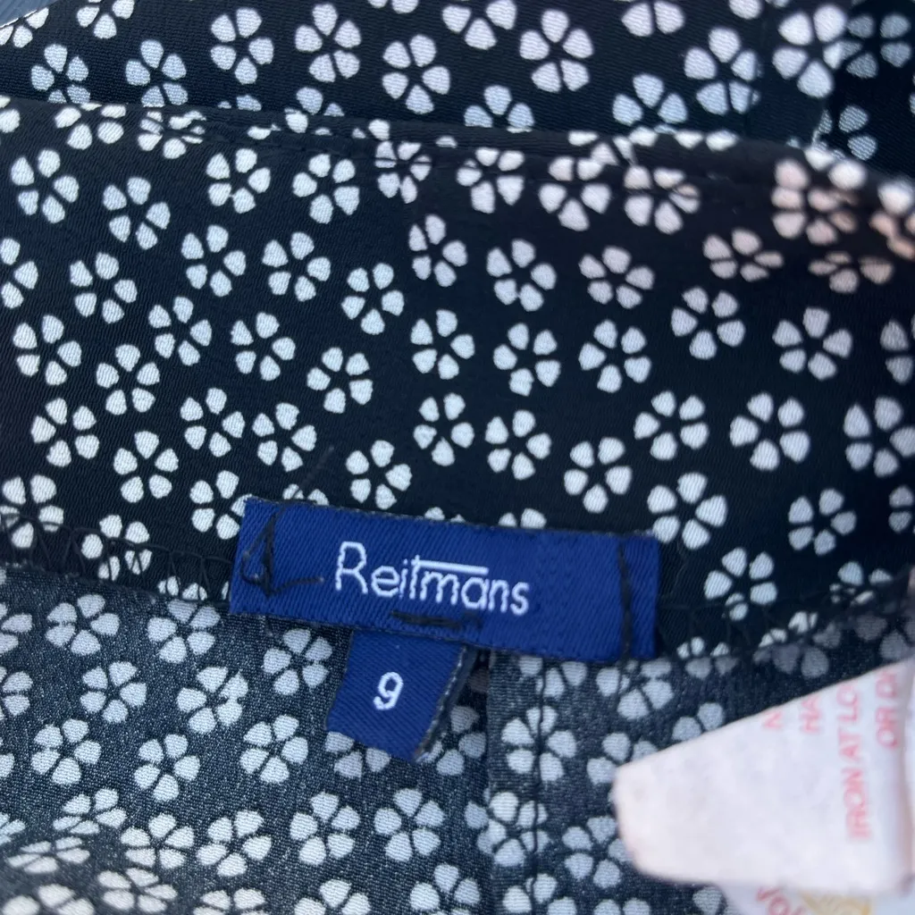 Reitmans Navy and White Floral Skirt Black Size undefined - Image 2