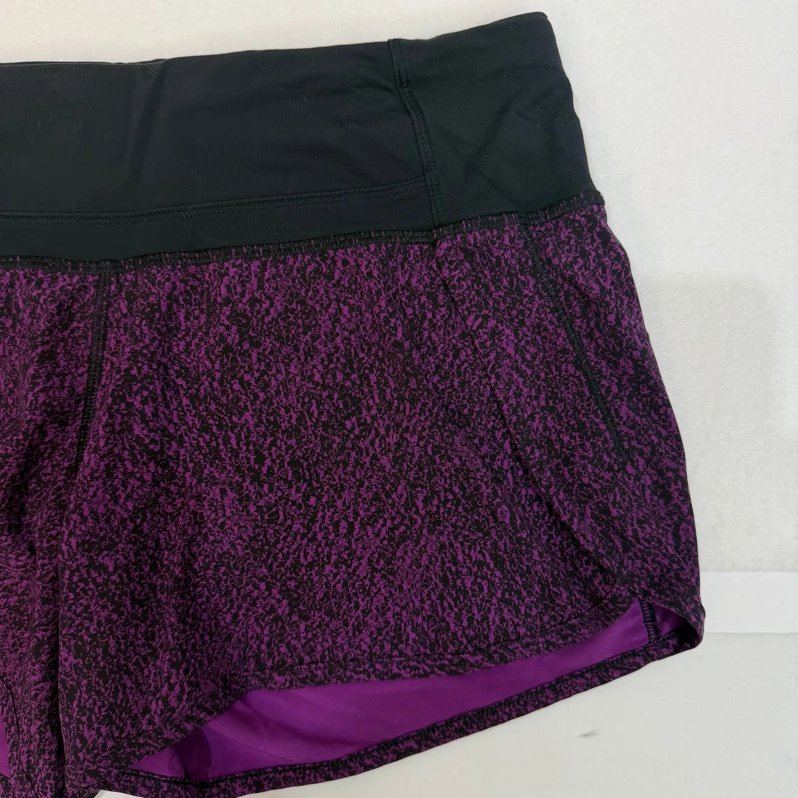 Lululemon Run Times Shorts 4" Inseam Purple Black Lined Running Athletic Size 4 - Image 2